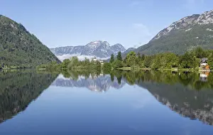 Drucke von Morgensonnenatmosphäre, Reflexion, Schloss Grundlsee im Morgenlicht, Grundlsee, Panoramabild, Salzkammergut, Steiermark Österreich Verwandte Bilder Drucke: Morgensonnenatmosphäre, Reflexion.