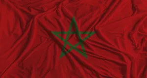 Morocco Flag Drucke: Morocco flag with fabric texture background