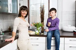 Family Kitchen Moments Drucke: Mother and son in the kitchen