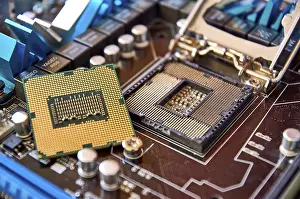 Computer Hardware Details Drucke: The motherboard processor is removed from above close up CPU closeup