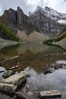 Mountain Lake Canada Drucke: Mountain Lake and Devils Thumb