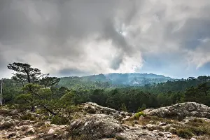 Dramatic Clouds France Drucke: Mountain landscape with dramatic clouds