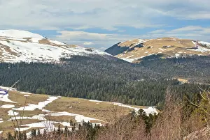 Uninhabited Snowy Countryside Drucke: Mountain landscape at early spring
