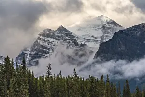 Alberta Canada Landscape Drucke: Mountain massif with snow and clouds