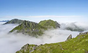 Scandinavian Mountain Range Drucke: Mountain peaks above the clouds
