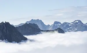 Cloudy Scandinavian Landscape Drucke: Mountain peaks above the clouds