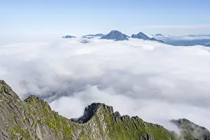 Lofoten Norway Drucke: Mountain peaks above the clouds