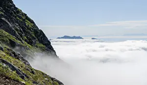 Lofoten Norway Drucke: Mountain peaks above the clouds