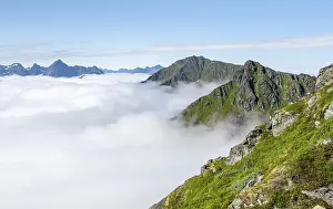 Lofoten Norway Drucke: Mountain peaks above the clouds