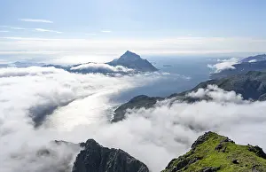 Lofoten Norway Drucke: Mountain peaks above the clouds