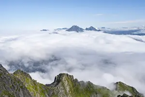 Lofoten Norway Drucke: Mountain peaks above the clouds