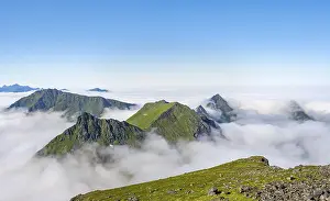 Overcast Sky Landscape Photo Drucke: Mountain peaks above the clouds