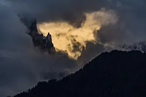 UNESCO World Heritage Alps Drucke: Mountain peaks with dramatic clouds