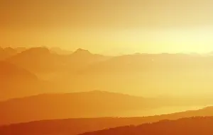 Peaceful Mountain Range Drucke: Mountain range, break of dawn