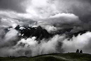 Tyrol Landscape Drucke: Mountain ridge with dramatic clouds