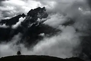 Overcast Sky Scenery Drucke: Mountain ridge with dramatic clouds