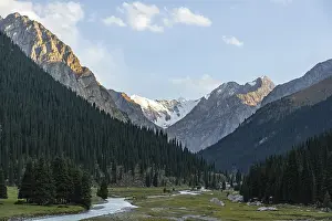Mountain River Landscape Drucke: Mountain river, Dramatic mountains with glaciers