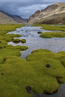 Mountain River Landscape Drucke: Mountain river, along the road from Tsochen to Lhasa