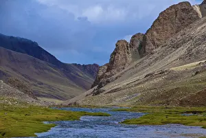 Uninhabited River Scenery Drucke: Mountain river, along the road from Tsochen to Lhasa