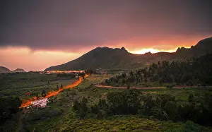 Spanish Evening Sky Drucke: Mountain roads with traces of light