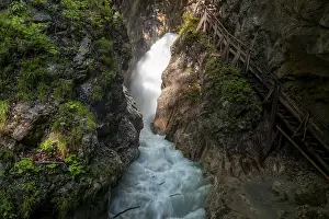 Mountain Creek Austria Drucke: Mountain stream with waterfall