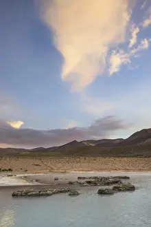 Deserted Salt Lake Landscape Drucke: Mountains and clouds in the evening light