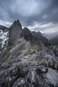 Westliche Törlspitze Summit Drucke: Mountains in dramatic clouds, view from the summit of the Westliche Torlspitze