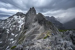 Mountain Peak Photography Drucke: Mountains in dramatic clouds, view from the summit of the Westliche Torlspitze