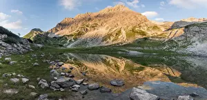 Central Europe Mountainous Region Drucke: Mountains in the evening light