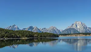 Mountainous National Park Drucke: Mountains reflected in the lake