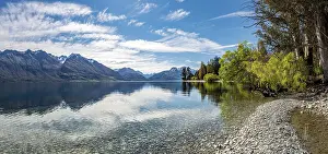 Lake Wakatipu Scenery Drucke: Mountains reflected in the lake