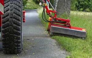 Bilder Datiert 10. Juni 2024: Mowing machine print