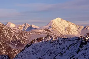European Alps Landscape Drucke: Mt. Finailspitze, Mt. Finailkoepfe and Mt