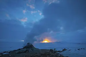 Icelandic Geothermal Landscape Drucke: Mud pot with steam source at sunrise