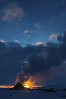 Northern Iceland Landscape Drucke: Mud pot with steam source at sunrise