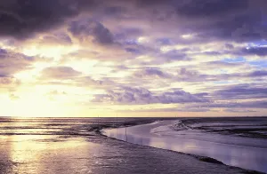 Cloudy Atmosphere Europe Drucke: Mudflats at ebb, mood, dramatic sky
