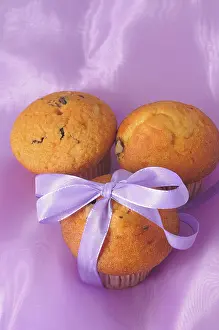 Bakery Products Image Drucke: Three muffins with a ribbon