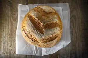 Kitchen Utensils Drucke: Multi grain bread on a wooden table