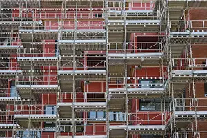 Construction Work In Europe Drucke: Multi-storey building under construction