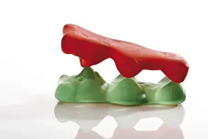 High Calorie Sweets Drucke: Two multicoloured gummi bears, lying on each other