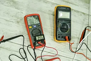 Bilder Datiert 23. April 2024: Multimeter thermometer print
