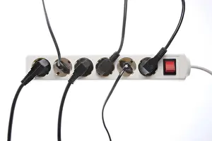 Energy Consumption Reduction Drucke: Multiple outlet strip, for connecting multiple electrical devices