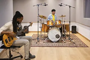 Musician Collaboration Drucke: Two musicians collaborating in a modern recording studio