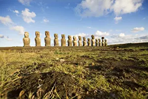 Rapa Nui Island Images Drucke: Mysterious statues at easter island