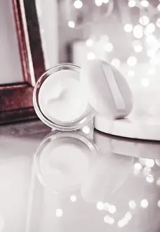 Hygienic Beauty Products Drucke: Natural cosmetics, luxe branding and vintage set concept - Anti-age beauty face moisturizer cream for sensitive skin