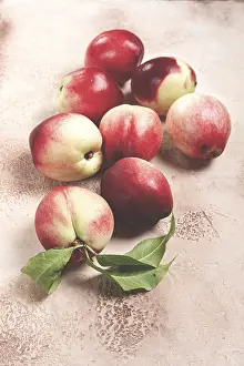 Fresh Fruit Images Drucke: Nectarine scattered on the table