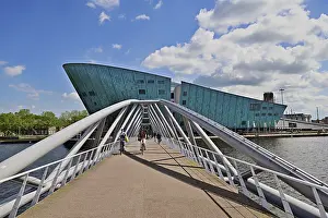Drucke von Das NEMO Wissenschaftszentrum am Osterdok, Amsterdam, Nordholland, Niederlande Amsterdam Drucke: Das NEMO Wissenschaftszentrum am Osterdok.