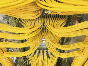 Internet Connection Drucke: Network cable on a network HUB Network cable on a network HUB