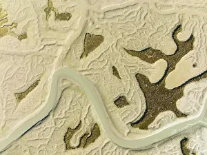 Drone Shot Cadiz Province Drucke: Network of channels and streams at low tide