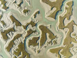 Drone Shot Cadiz Province Drucke: Network of channels and streams at low tide